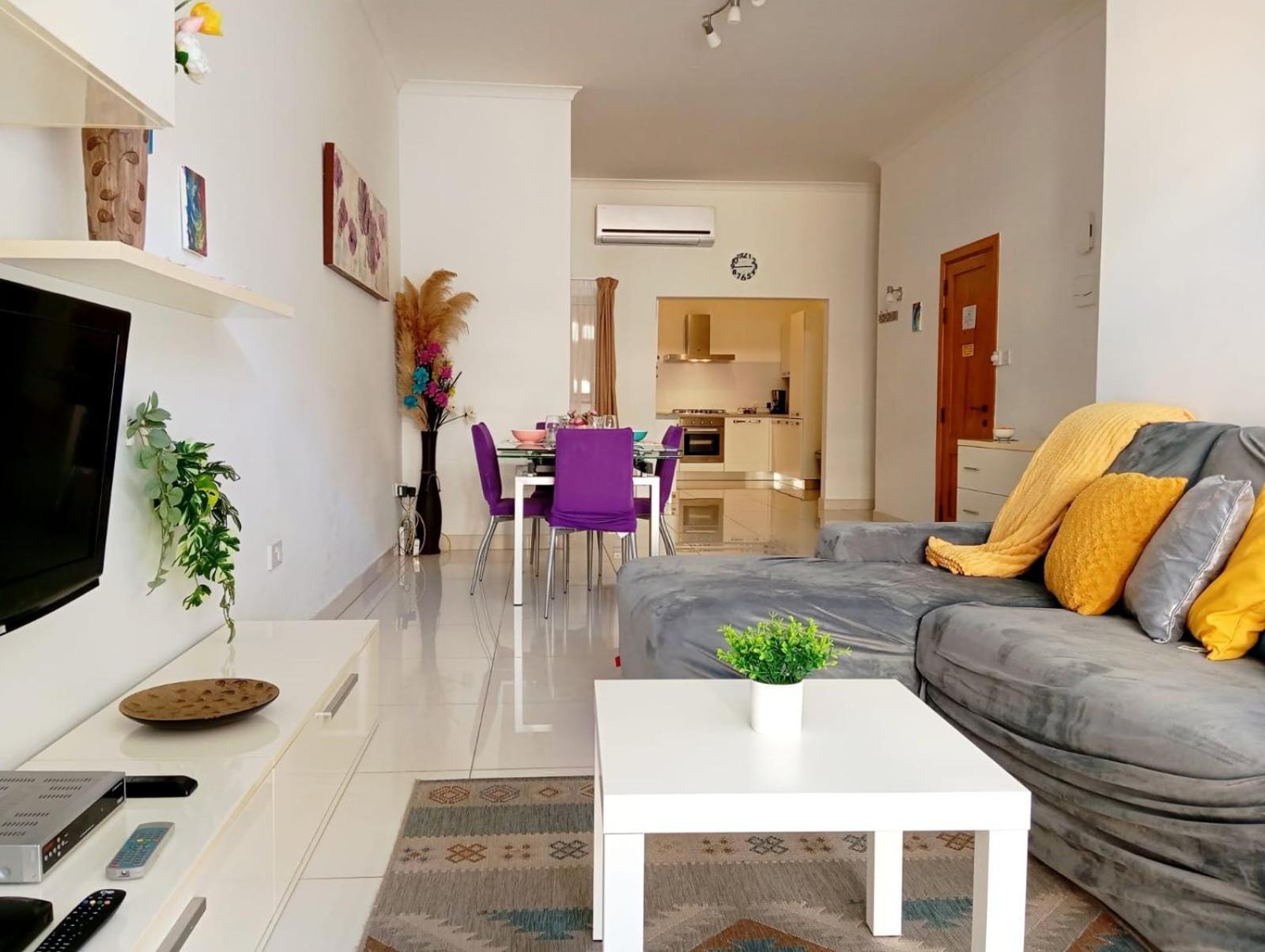 Modern Apartment In The Heart Of Sliema Steps From The Seafront מראה חיצוני תמונה