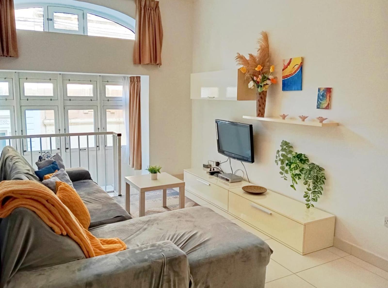 Modern Apartment In The Heart Of Sliema Steps From The Seafront מראה חיצוני תמונה